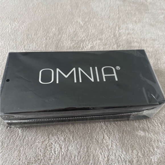 *NWT* Omnia Professional 13 piece makeup brush set with wrap - Picture 6 of 7